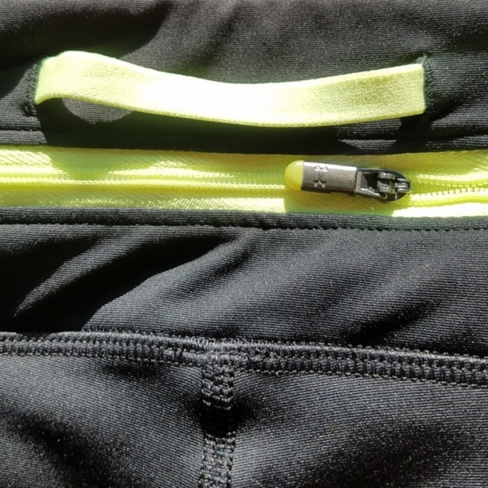 Under Armor Compression Crop Capri Leggings - image 5